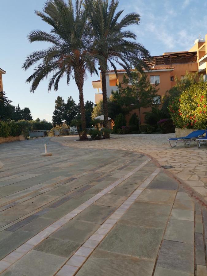 Iris Village, Near Kings Avenue Mall - By Imh Travel & Tours Paphos Bagian luar foto