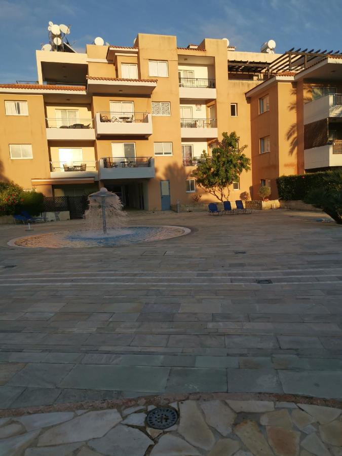 Iris Village, Near Kings Avenue Mall - By Imh Travel & Tours Paphos Bagian luar foto