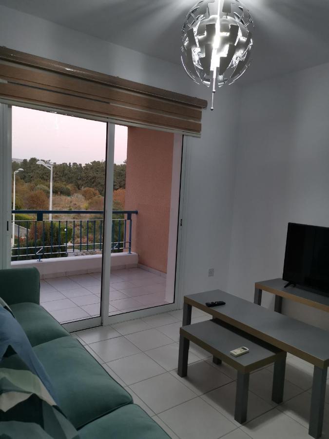 Iris Village, Near Kings Avenue Mall - By Imh Travel & Tours Paphos Bagian luar foto